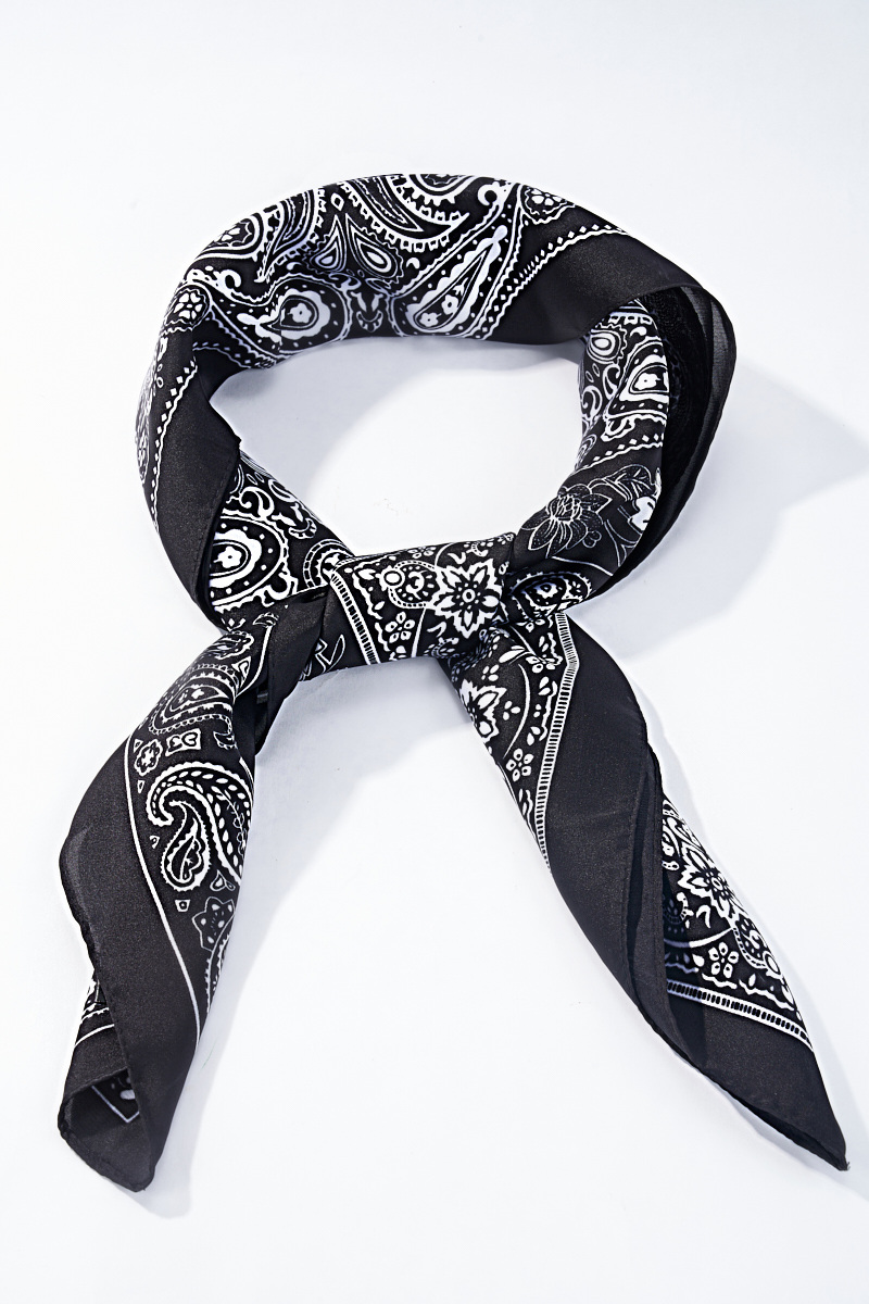 Wholesaler ÉLINE L'ATELIER - Patterned scarf 70x70 cm