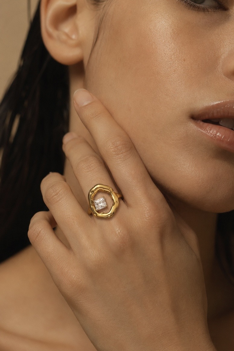 Grossiste ÉLINE L'ATELIER - Bague effet fondu à zircon carré en acier inoxydable