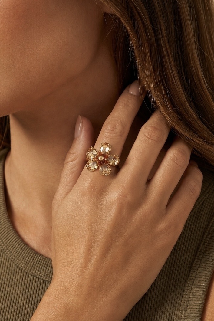 Grossiste ÉLINE L'ATELIER - Bague fleur zircons dorés en acier inoxydable