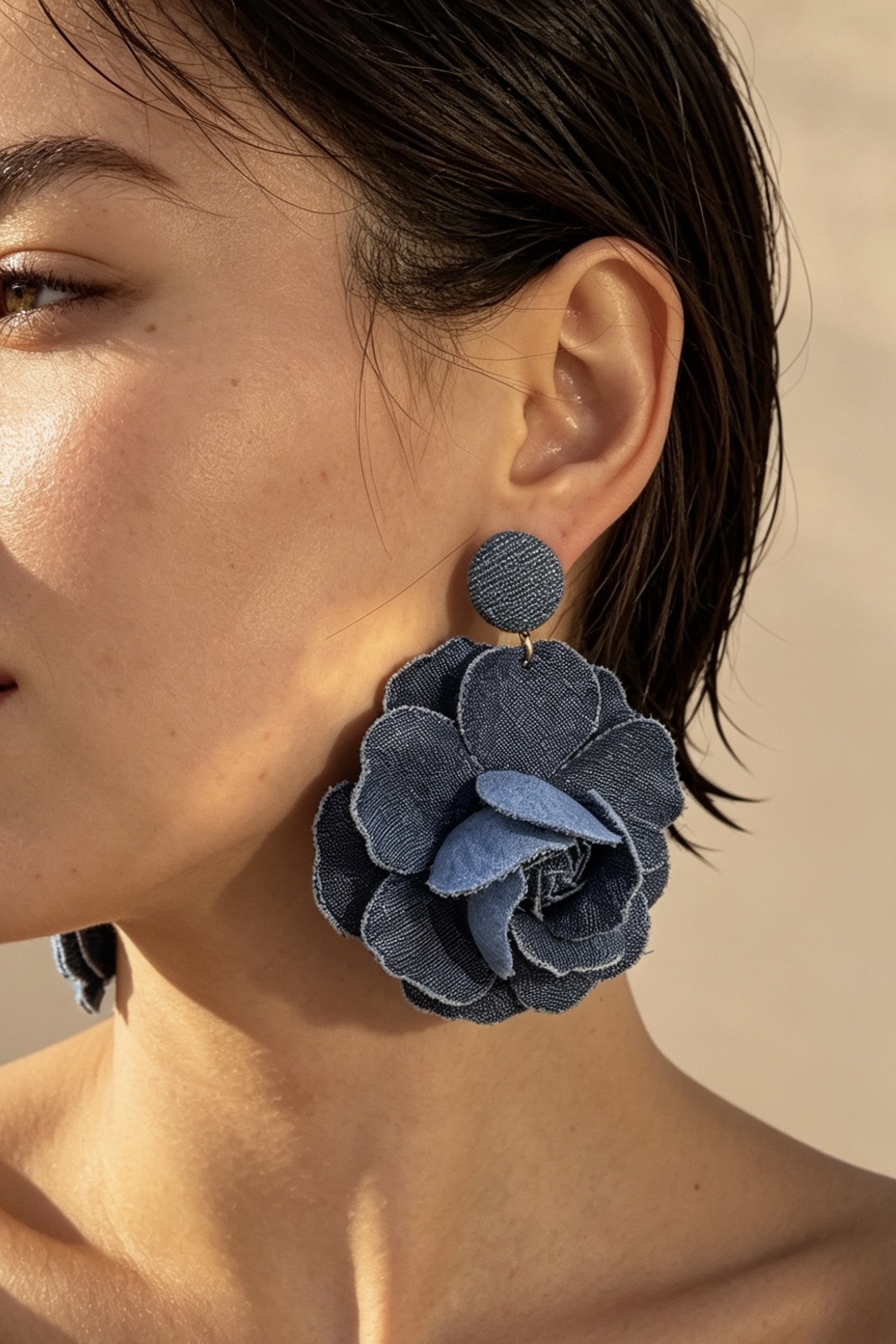 Wholesaler ÉLINE L'ATELIER - Flower-Shaped Earrings with Stainless Steel Stud