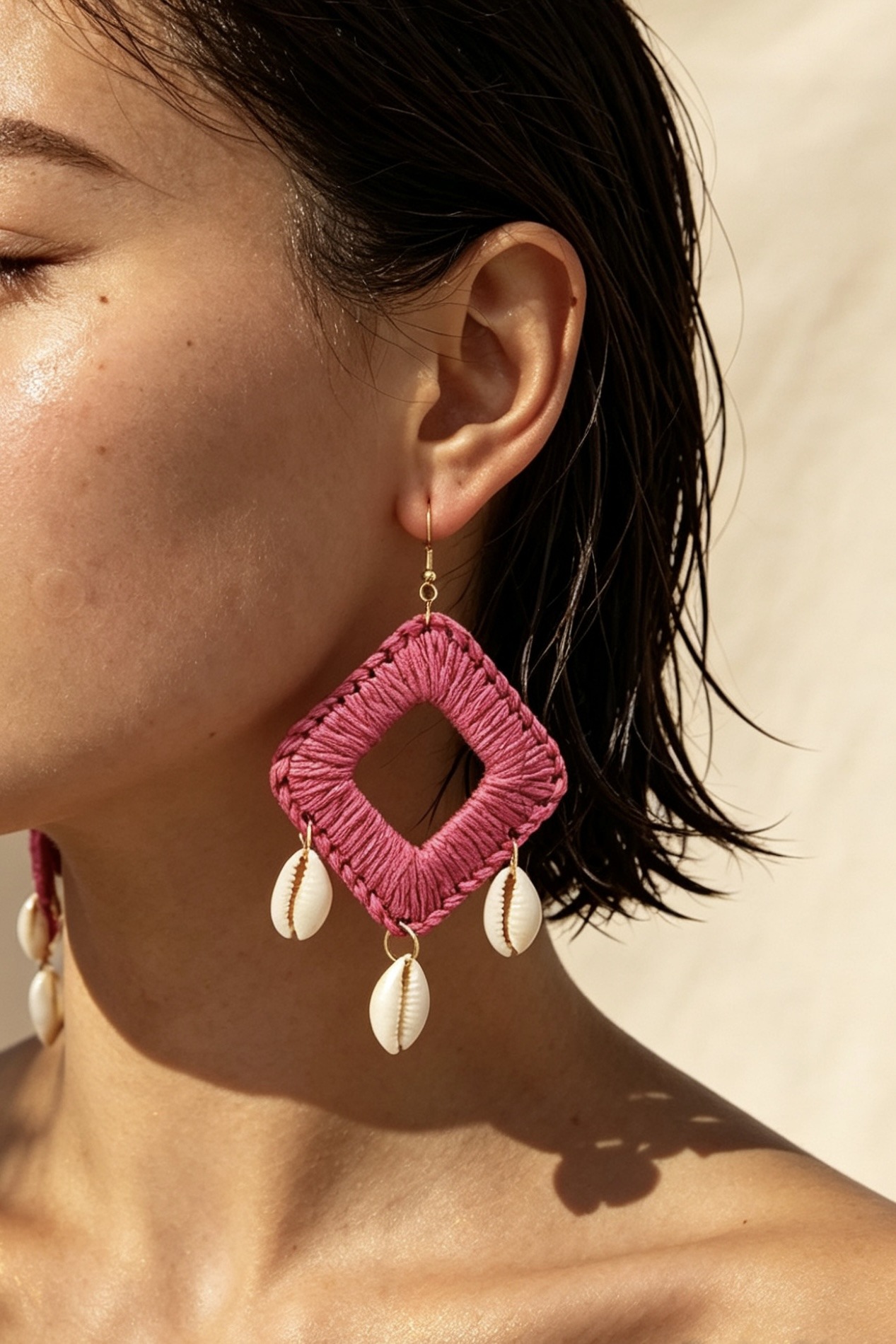 Wholesaler ÉLINE L'ATELIER - Straw earrings with steel stud 124NN04N