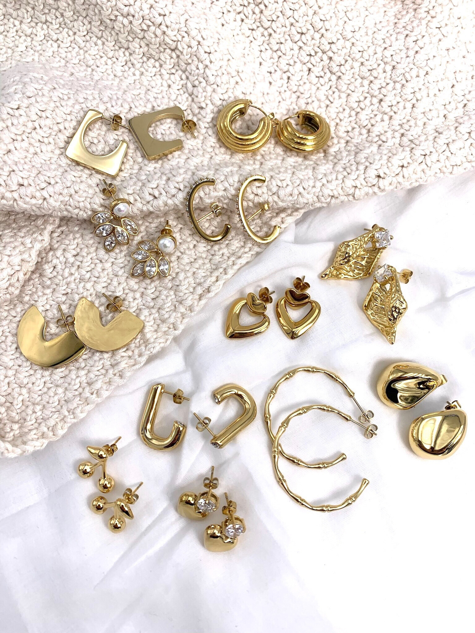 Wholesaler ÉLINE L'ATELIER - Set of 12 earrings in stainless steel without display