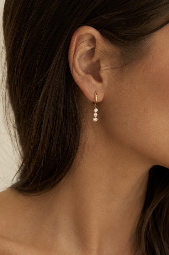Wholesaler ÉLINE L'ATELIER - Triple zircon drop hoop earrings in stainless steel Wholesaler ÉLINE L'ATELIER - Triple zircon drop hoop earrings in stainless steel