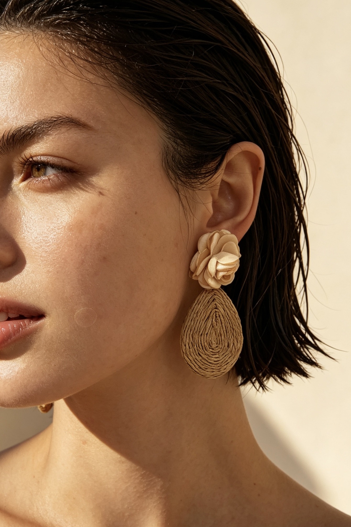 Wholesaler ÉLINE L'ATELIER - Straw Earrings with Stainless Steel Stud