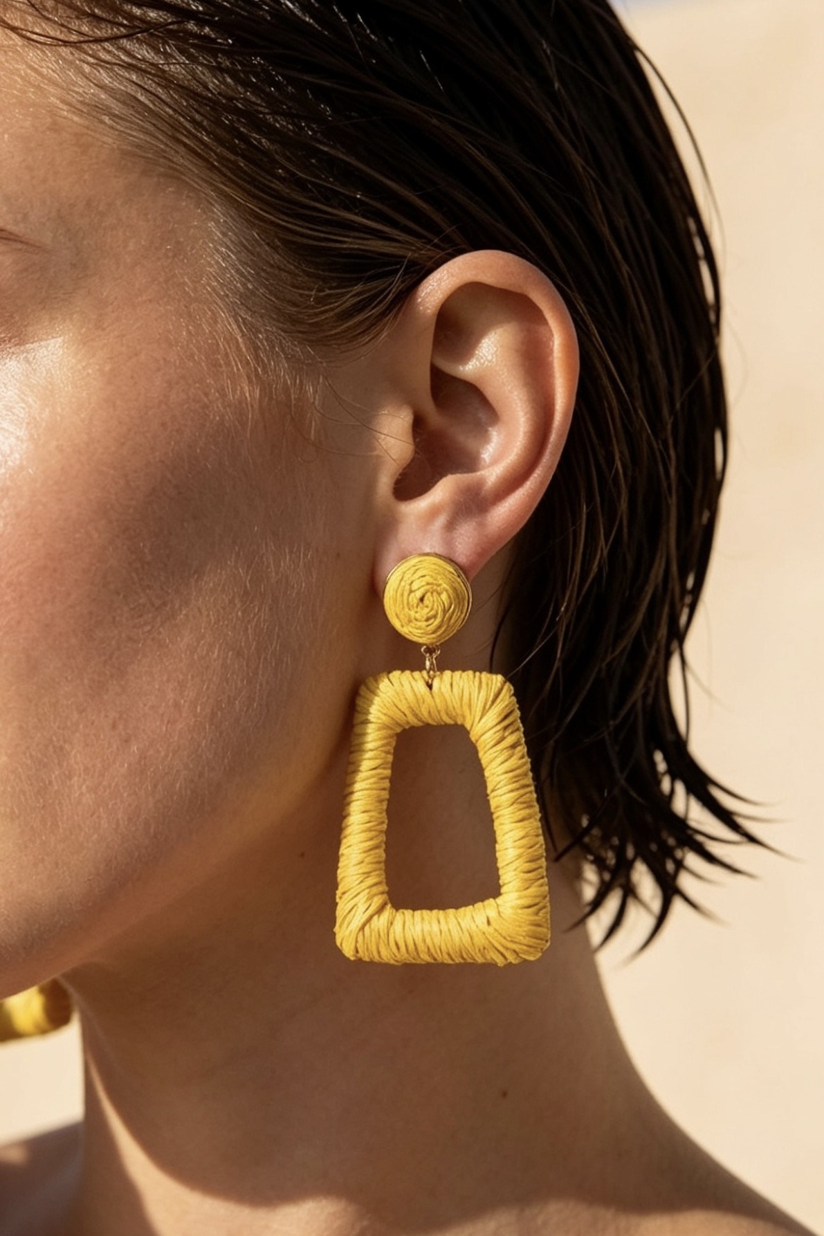 Wholesaler ÉLINE L'ATELIER - Straw earrings with steel stud