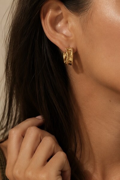 Mayorista ÉLINE L'ATELIER - Pendientes de aro de acero inoxidable texturizado Mayorista ÉLINE L'ATELIER - Pendientes de aro de acero inoxidable texturizado