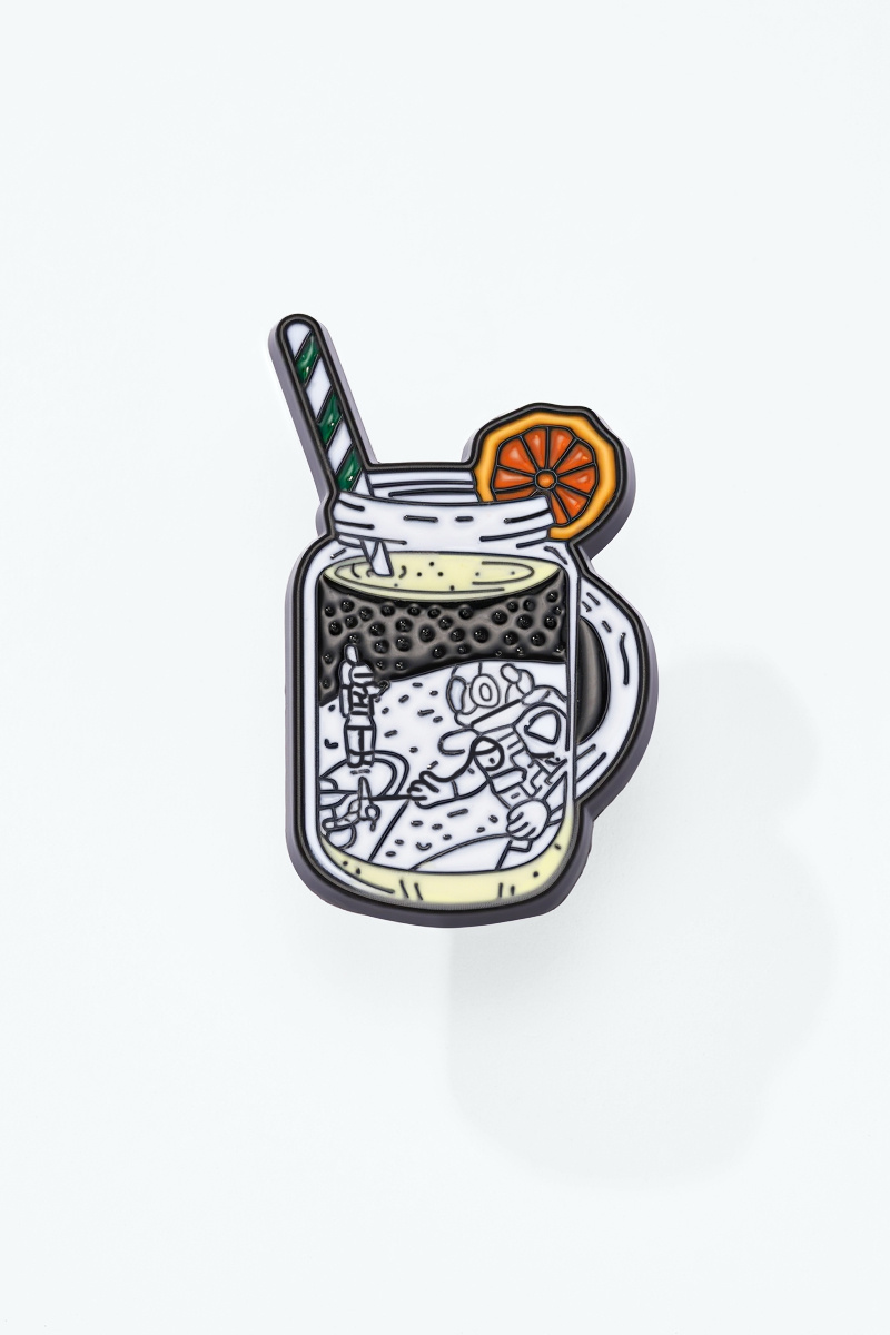 Grossiste ÉLINE L'ATELIER - Pin's en résine Cocktail Astronaute