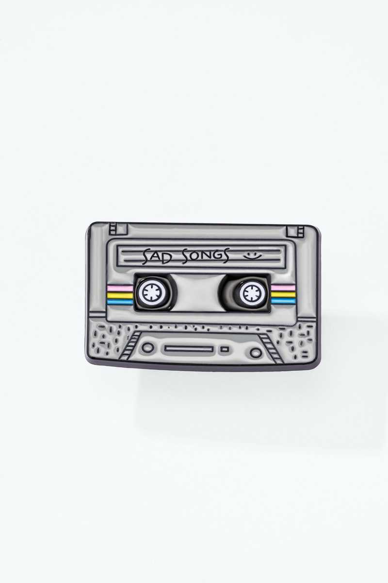Grossiste ÉLINE L'ATELIER - Pin's en résine Cassette rétro
