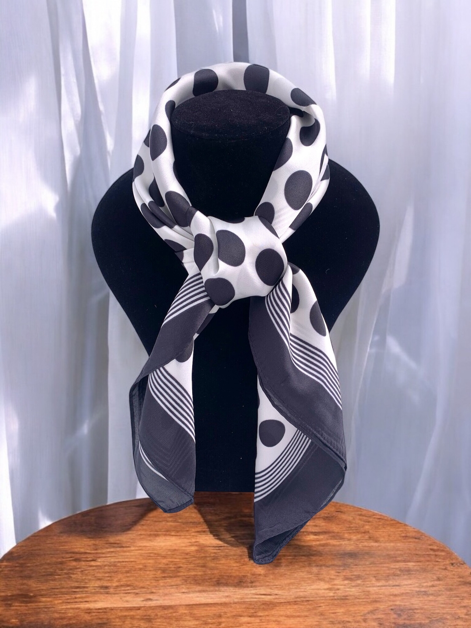 Wholesaler ÉLINE L'ATELIER - 68x68cm pattern scarf