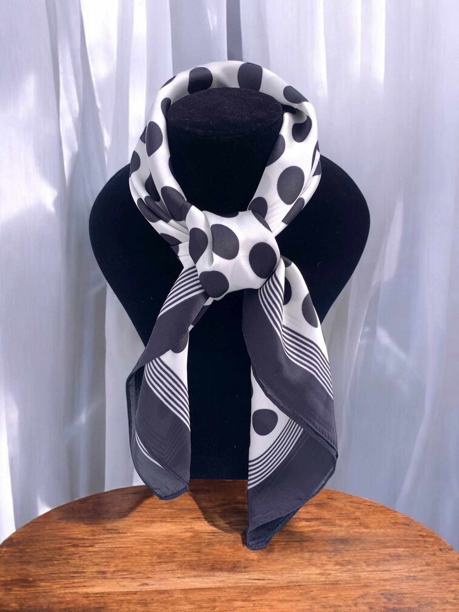 Grossiste ÉLINE L'ATELIER - Foulard à motif 68x68cm