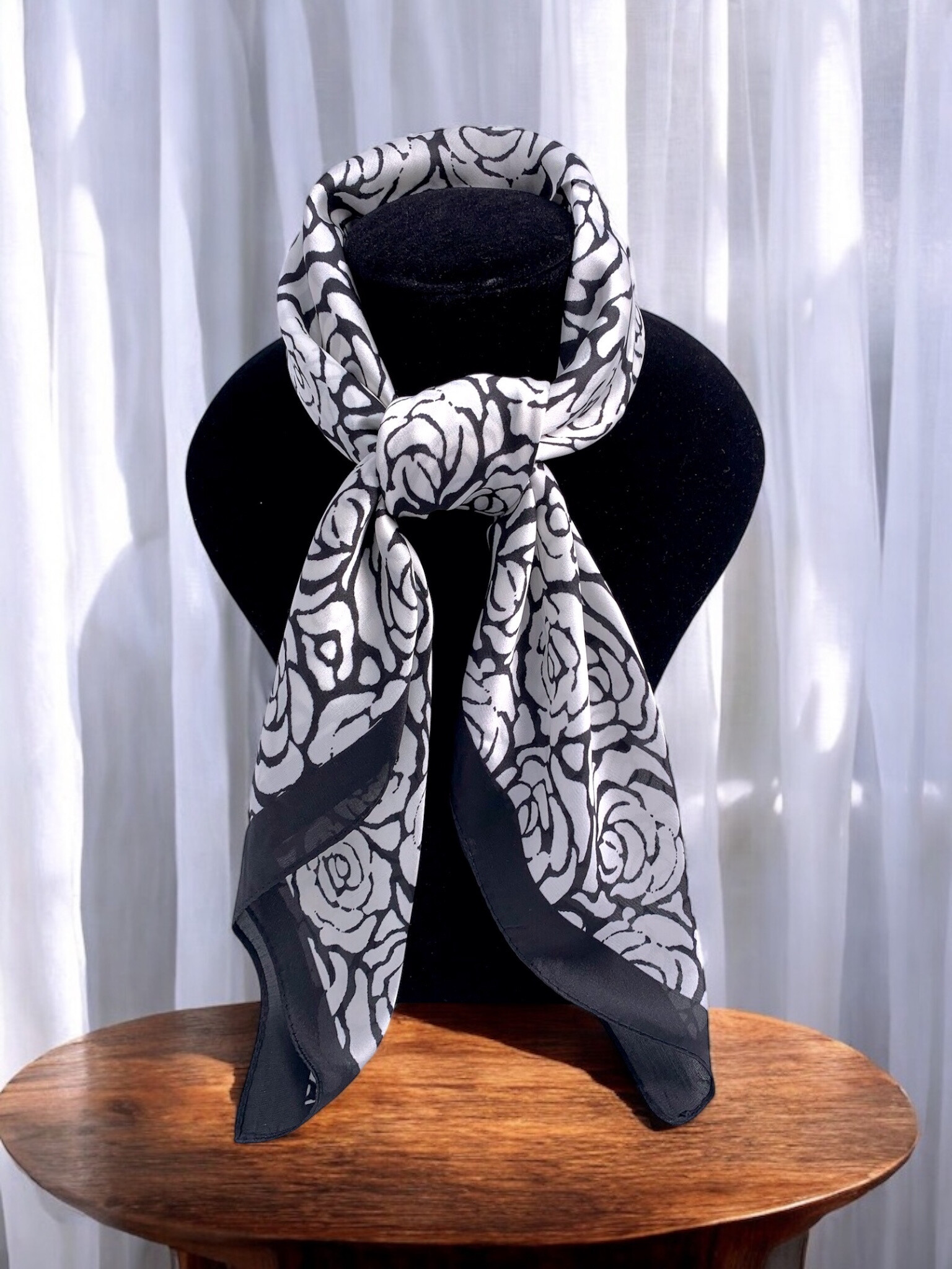 Wholesaler ÉLINE L'ATELIER - 68x68cm pattern scarf