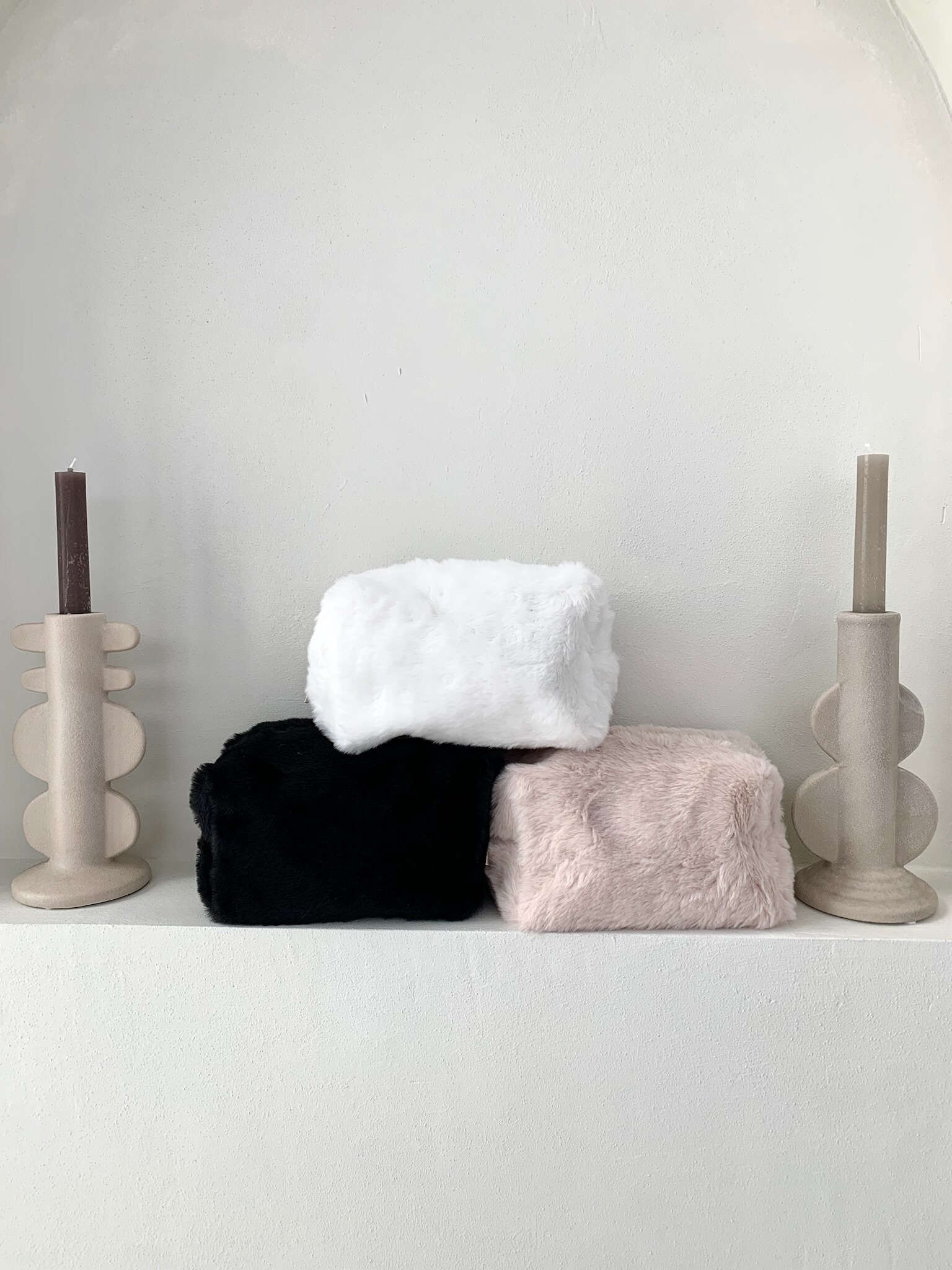 Wholesaler ÉLINE L'ATELIER - Faux fur pouch