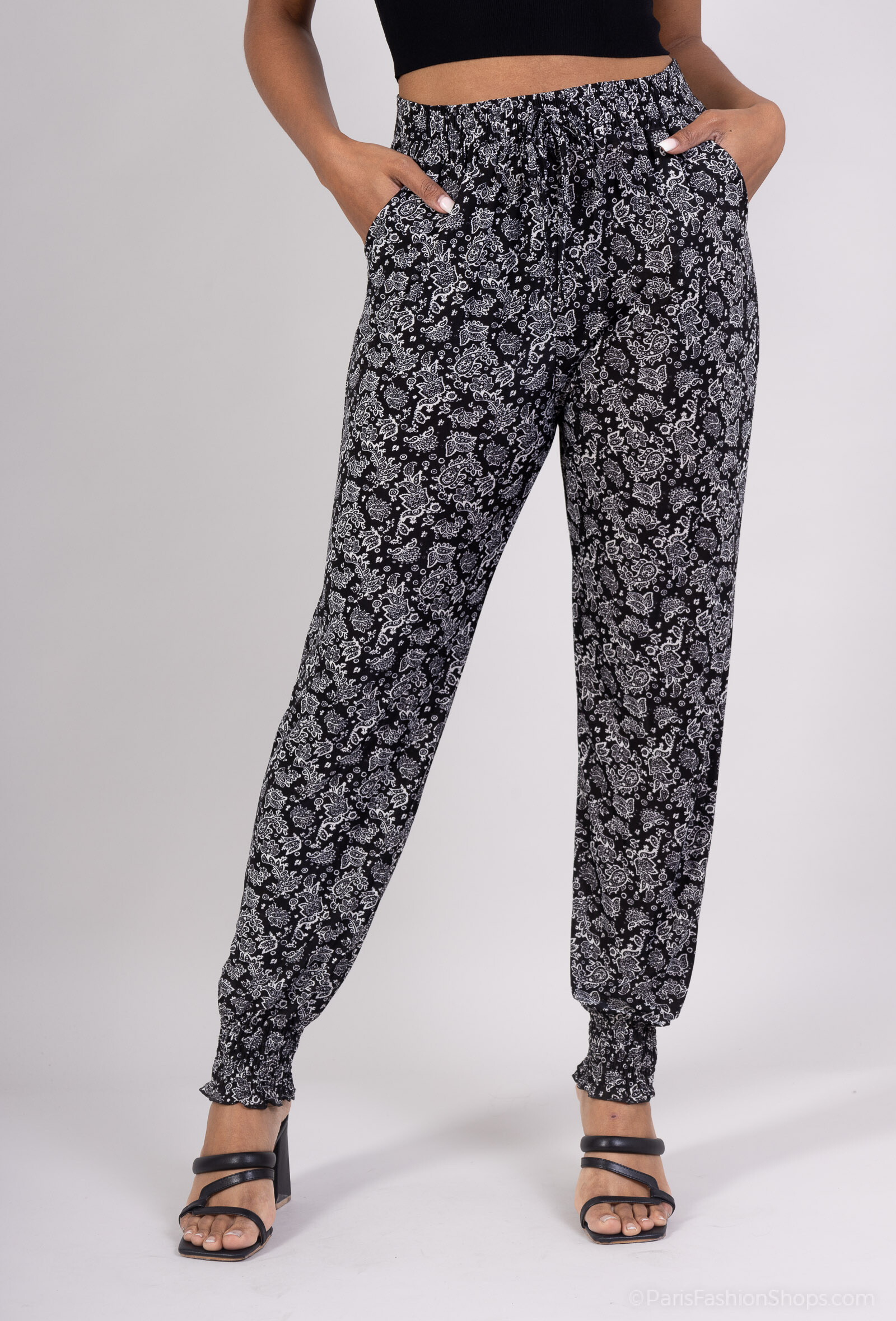 Wholesaler Elissa - Printed trousers rolled up at the bottom with pockets