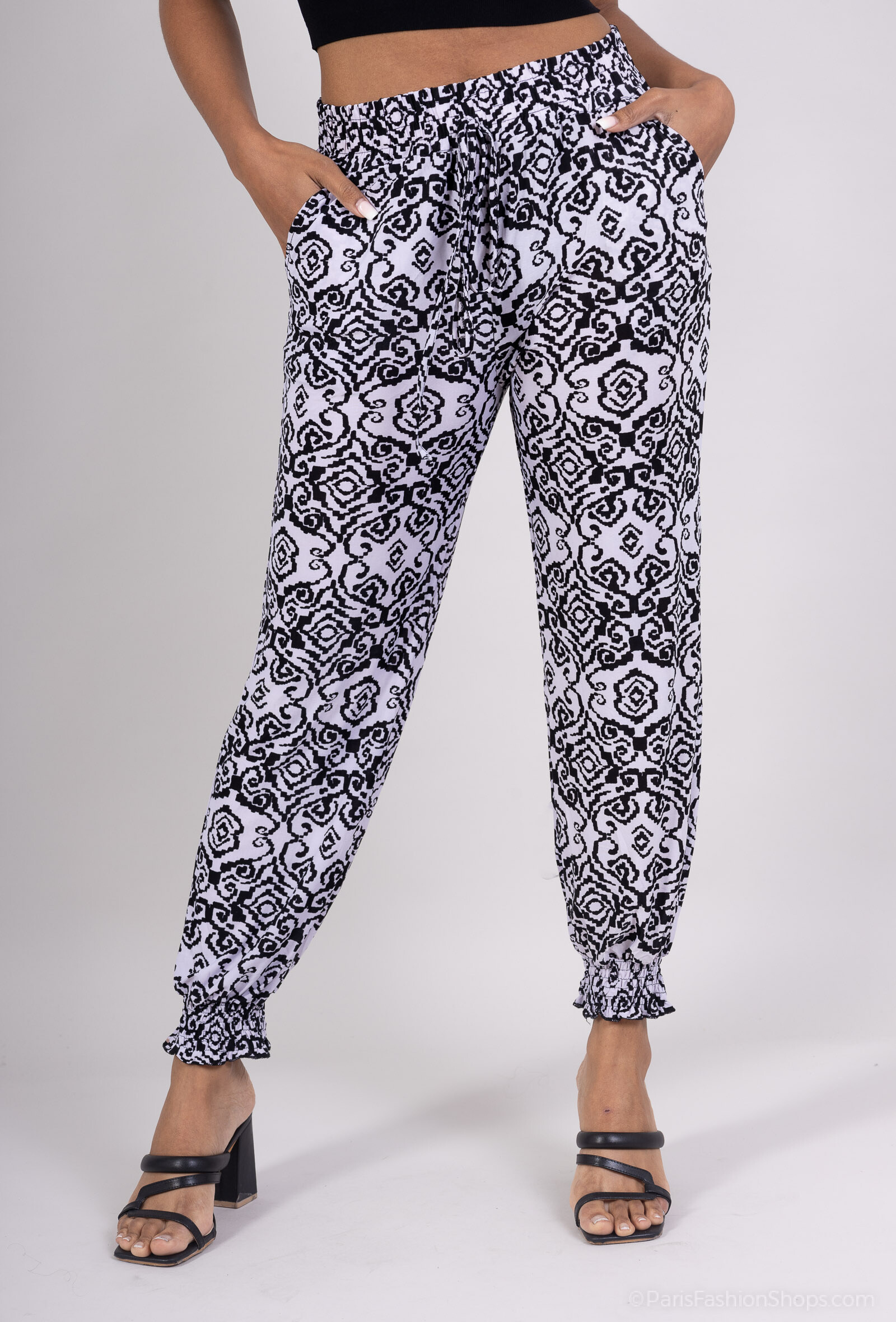 Wholesaler Elissa - Printed trousers rolled up at the bottom with pockets