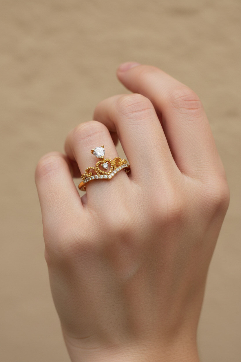Großhändler Ella Ella - VERSTELLBARER RING MIT KRONENMUSTER AUS EDELSTAHL