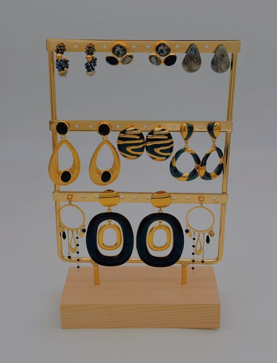 Wholesaler Ella Ella - Lot of earrings without display