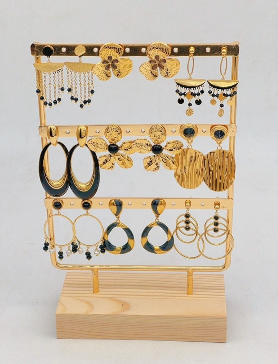 Wholesaler Ella Ella - Lot of earrings without display