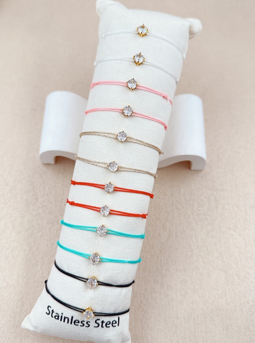 Grossista Ella Ella - SET DI 12 BRACCIALETTI IN ACCIAIO INOSSIDABILE SU CUSCINO