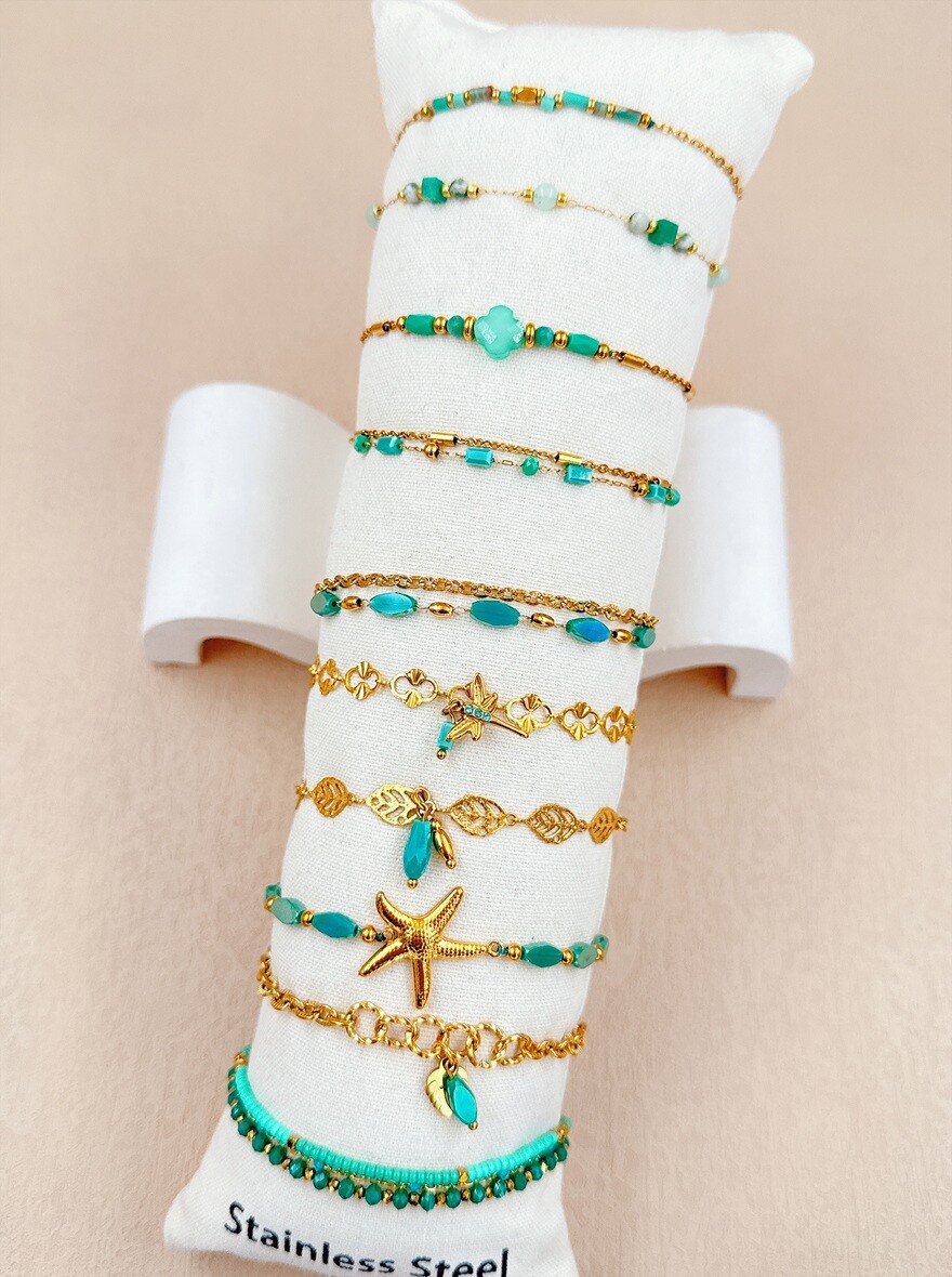Grossista Ella Ella - SET DI 10 BRACCIALETTI IN ACCIAIO INOSSIDABILE SU CUSCINO