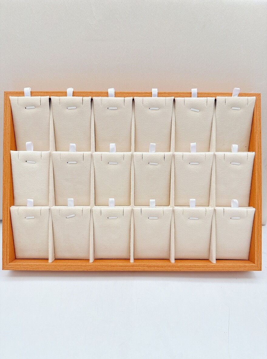 Großhändler Ella Ella - AUSSTELLUNGSSTÄNDER
