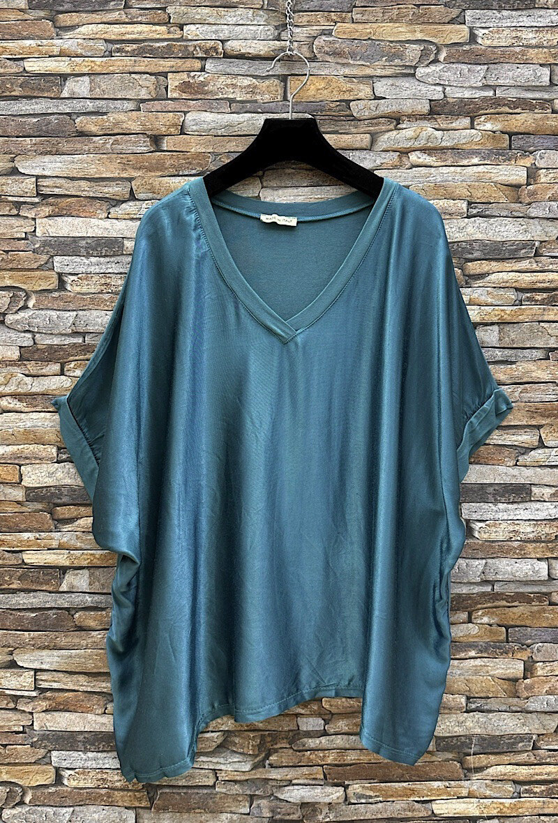 Grossiste Elle Style - Blouse LIAMA fluide et romantique , satinée à l'avant.