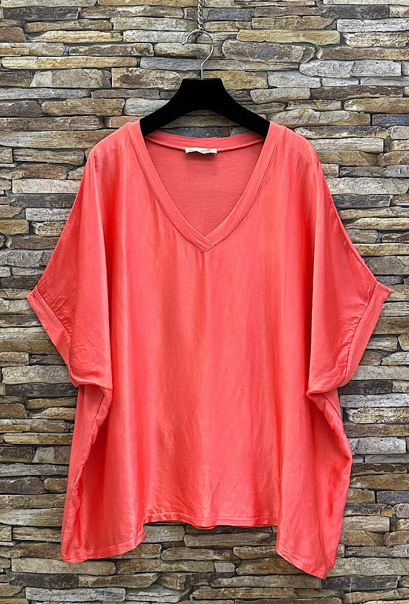Grossiste Elle Style - Blouse LIAMA fluide et romantique , satinée à l'avant.