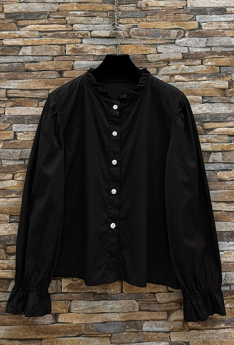 Großhändler Elle Style - VICTOIRE Baumwollbluse/-hemd mit viktorianischem Kragen, gerafften Knopfdetails und fließenden Ärmeln