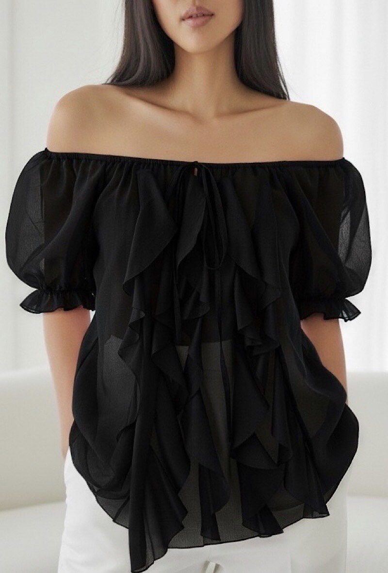 Grossista Elle Style - Blusa BARDOT con scollo bardot in Tencel / Lyocell fluido con volant chic e romantici. Migliore qualità!