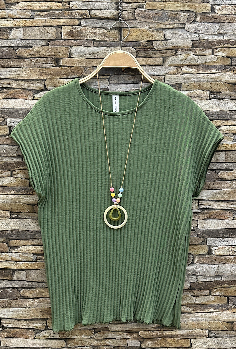 Grossiste Elle Style - Blouse PERCY plissée avec collier, fluide, romantique, chic et tendance