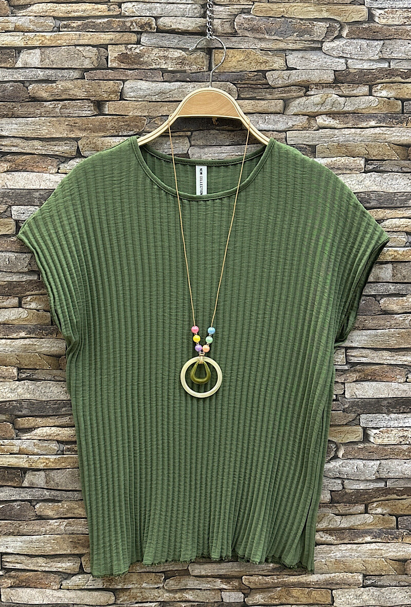 Grossiste Elle Style - Blouse PERCY plissée avec collier, fluide, romantique, chic et tendance