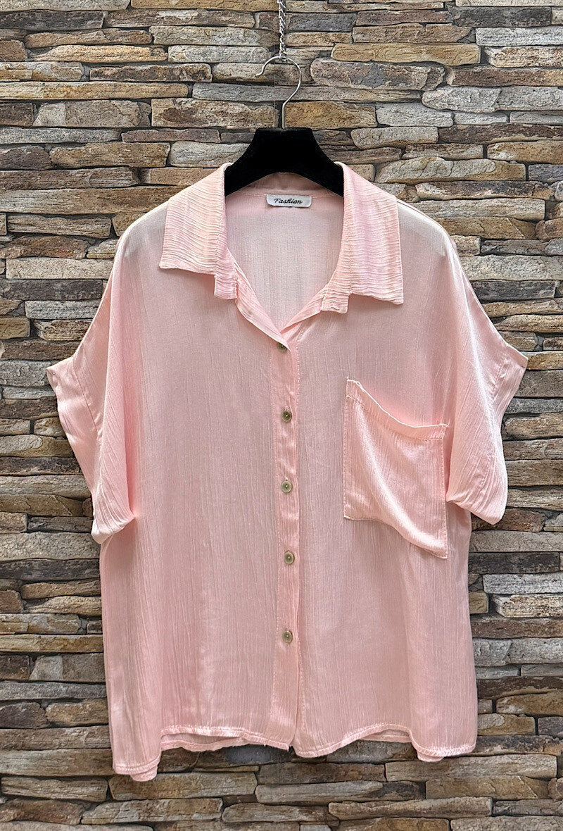 Grossista Elle Style - Blusa PENNY in viscosa satinata, fluida e romantica, con bottoni anteriori in raso