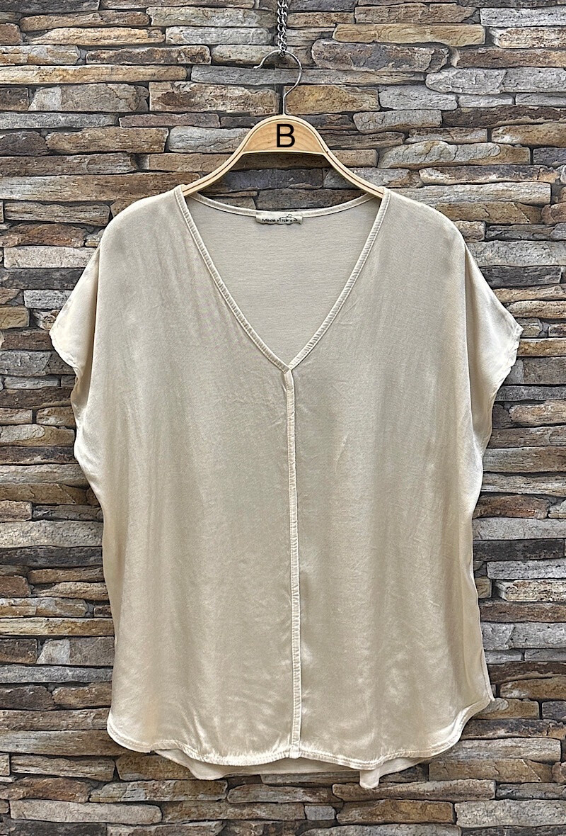 Grossiste Elle Style - Blouse LIAMY fluide et romantique , satinée à l'avant.