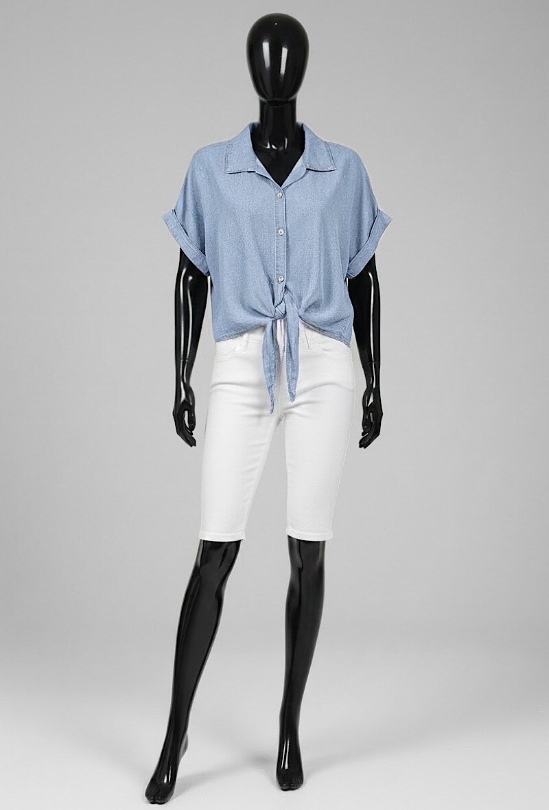 Mayorista Elle Style - Blusa AXELLA muy fluida de mezclilla en TELA LYOCELL con botones delanteros elegantes y a la moda