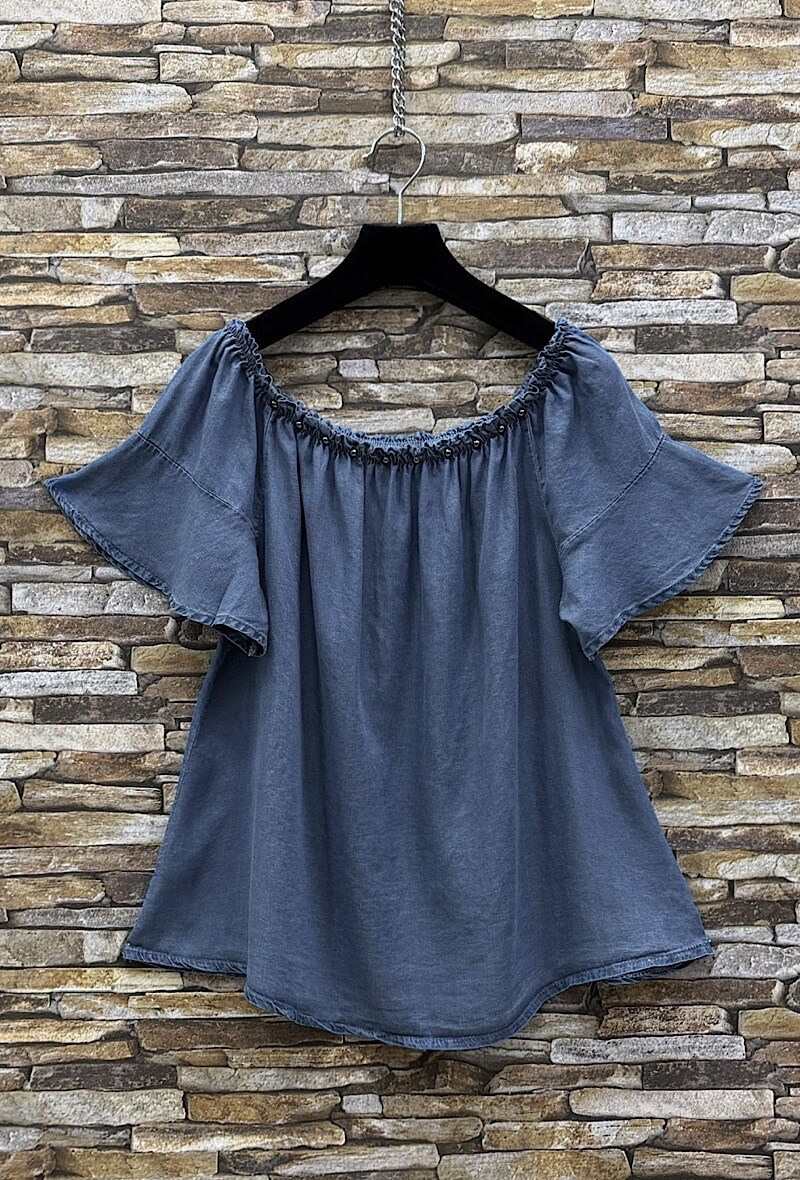 Großhändler Elle Style - SOIA Bluse aus sehr fließendem Jeansstoff in LYOCELL-MATERIAL, mit Nieten am Kragen, schick und modisch. BARDOT-AUSSCHNITT.