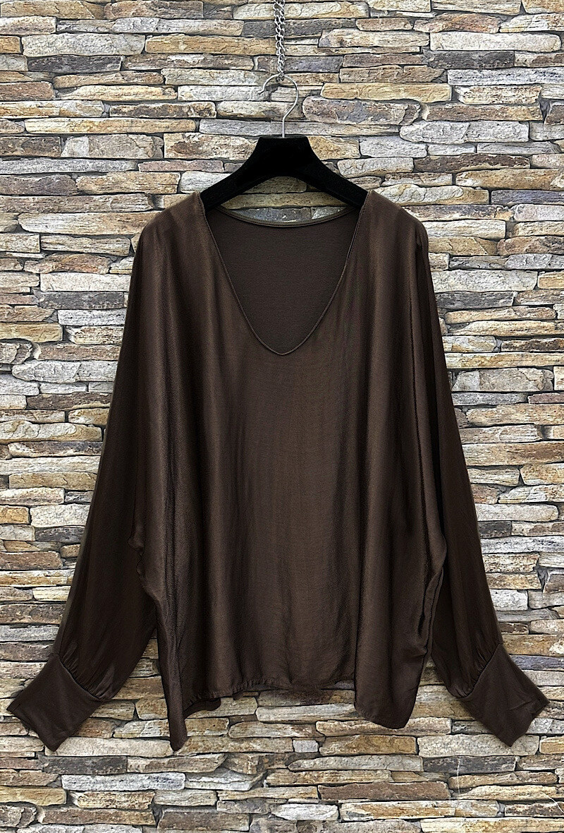 Grossiste Elle Style - Blouse LUCY en viscose fluide et romantique, satinée à l'avant, manches longues.