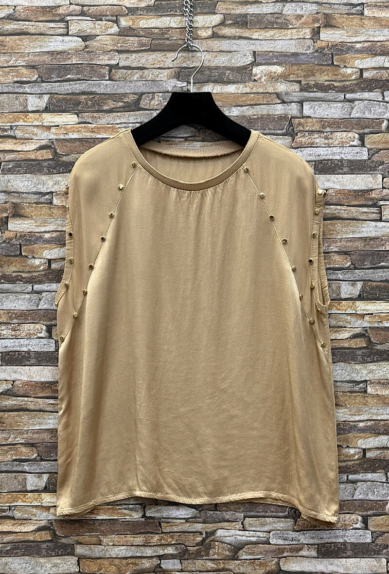 Mayorista Elle Style - Blusa MEILLY, fluida y romántica en viscosa satinada y tachonada.