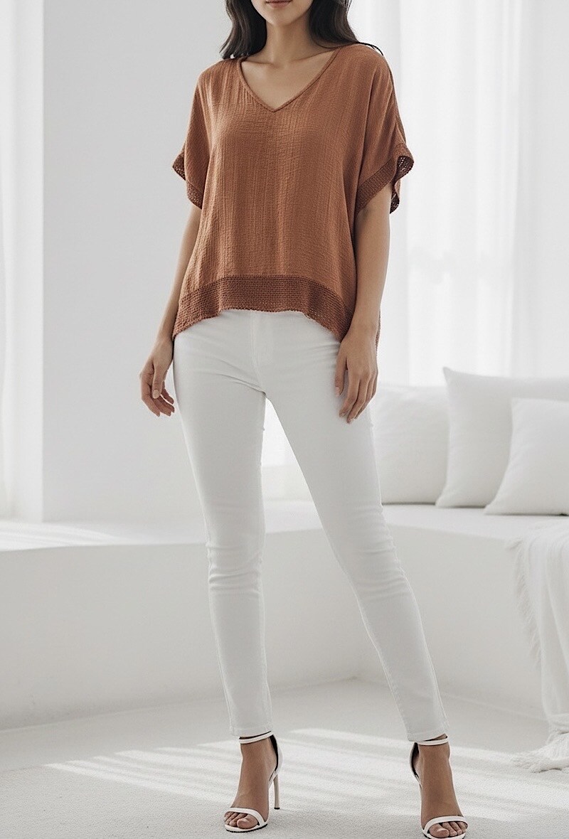 Mayorista Elle Style - Blusa LUCIE de viscosa con detalles de crochet bohemio. Chic y a la moda.