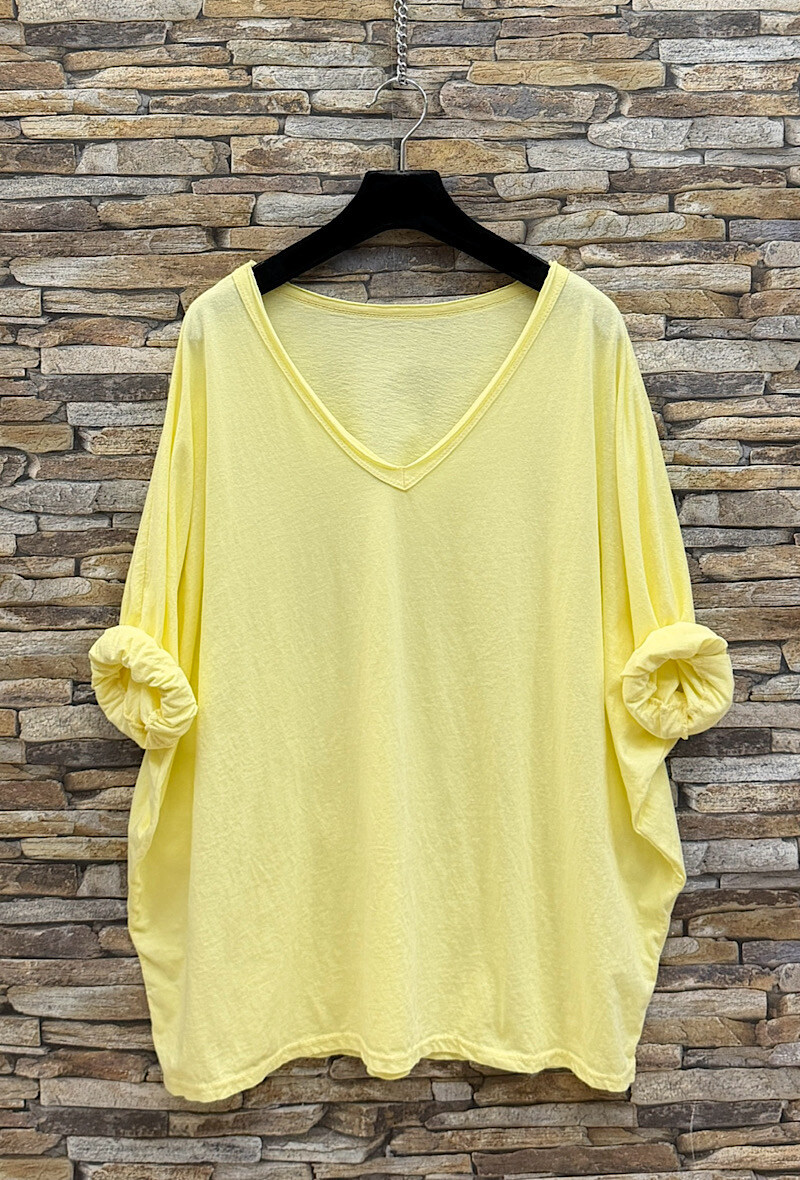 Grossista Elle Style - T-shirt ANITA a maniche lunghe in cotone con scollo a V. Un capo molto casual e alla moda. BASIC