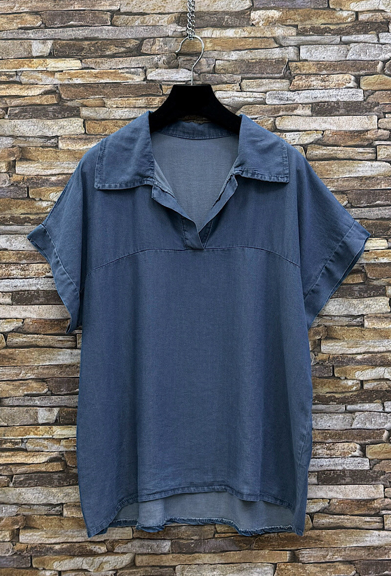 Grossista Elle Style - Blusa OXANNA, molto fluida in denim in MATERIALE LYOCELL con scollo a V chic e di tendenza.