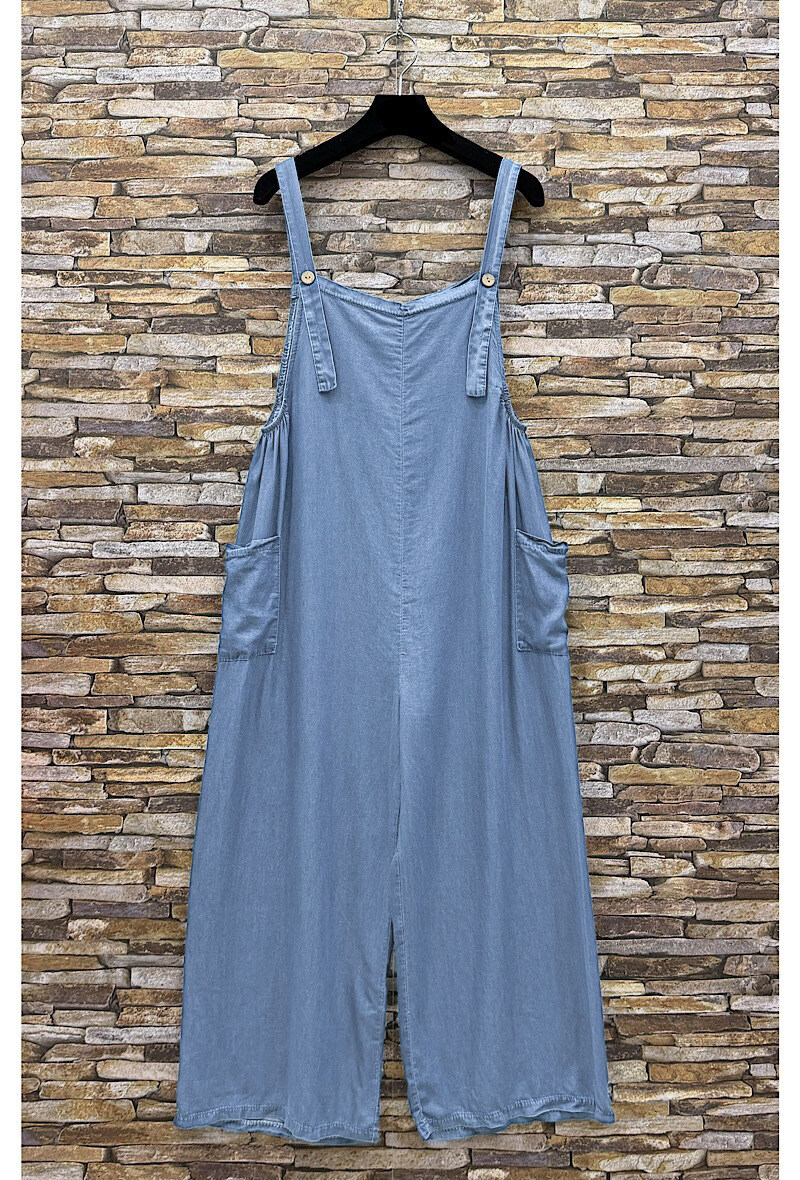 Mayorista Elle Style - Peto PETTY muy fluido en denim de MATERIAL LYOCELL con botones y bolsillos, chic y a la moda