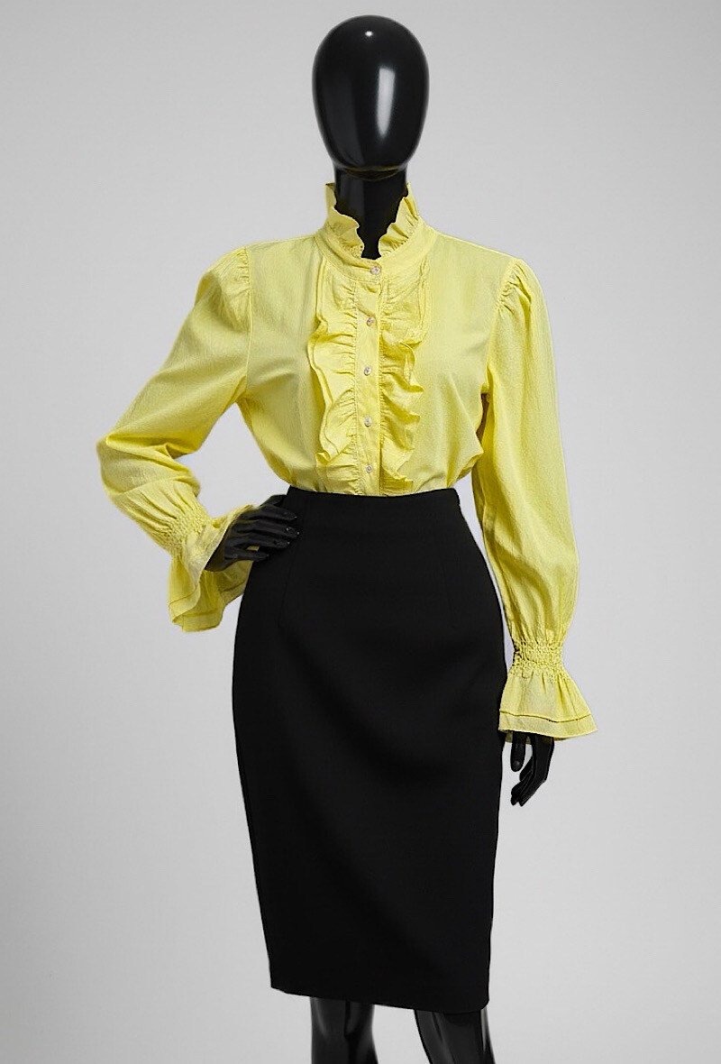 Grossiste Elle Style - Blouse ⁄ Chemise ELISABETTE en coton, avec détails froncés à boutons, manches fluides romantiques et très chic.