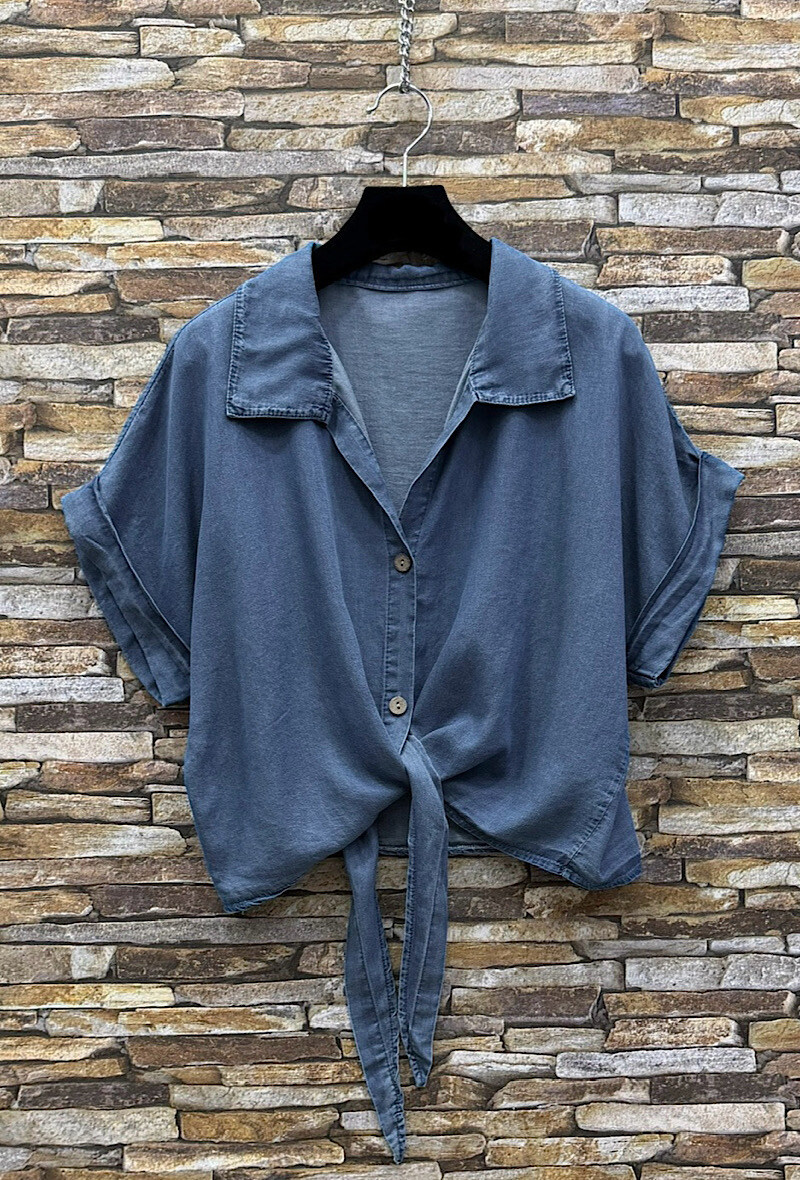 Mayorista Elle Style - Blusa AXELLA muy fluida de mezclilla en TELA LYOCELL con botones delanteros elegantes y a la moda