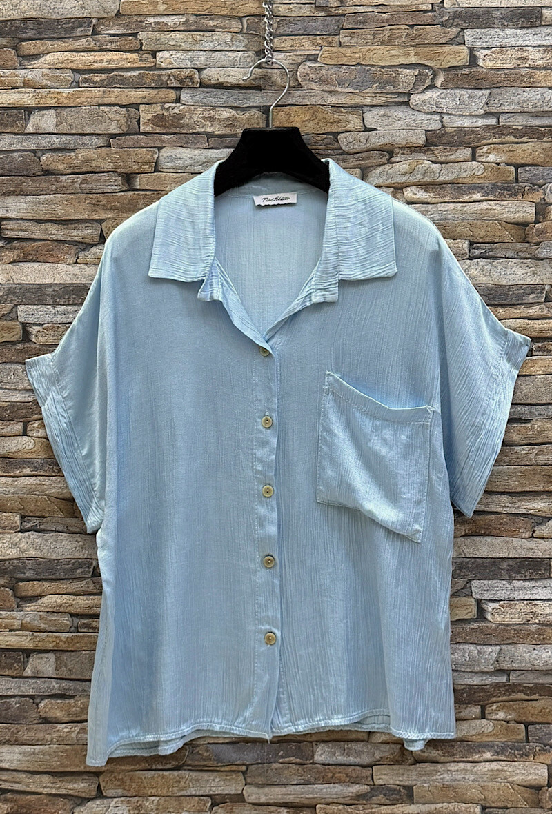 Grossista Elle Style - Blusa PENNY in viscosa satinata, fluida e romantica, con bottoni anteriori in raso