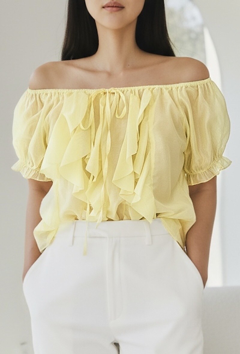 Grossista Elle Style - Blusa BARDOT con scollo bardot in Tencel / Lyocell fluido con volant chic e romantici. Migliore qualità!