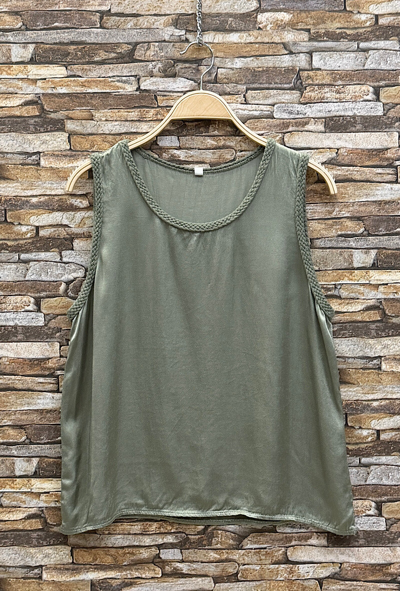 Grossista Elle Style - Blusa CLYDE in viscosa satinata, fluida e romantica, con dettagli di bordi intrecciati