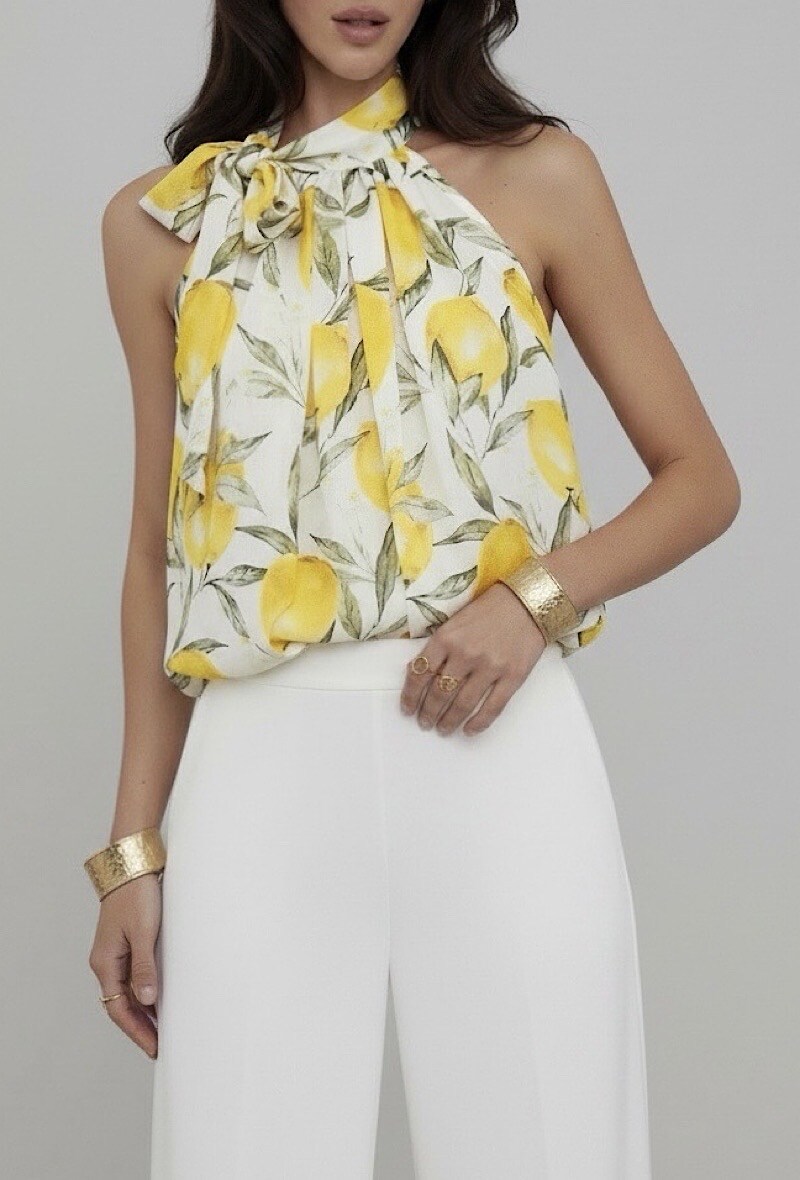 Grossista Elle Style - Blusa ANAIS con colletto lavallière stampato, fluida e romantica, chic e alla moda con fodera in viscosa