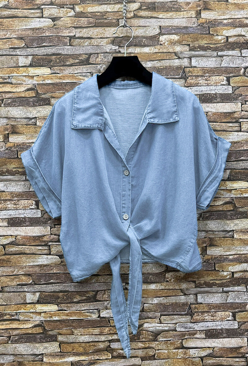 Großhändler Elle Style - AXELLA Bluse, sehr fließend aus Jeansstoff in LYOCELL-MATERIAL mit schicken und trendigen Vorderknöpfen