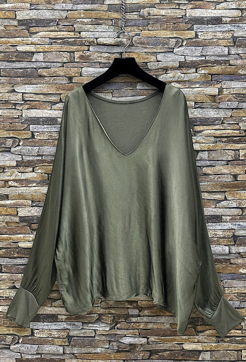 Grossista Elle Style - Blusa LUCY in viscosa fluida e romantica, satinata sul davanti, maniche lunghe.