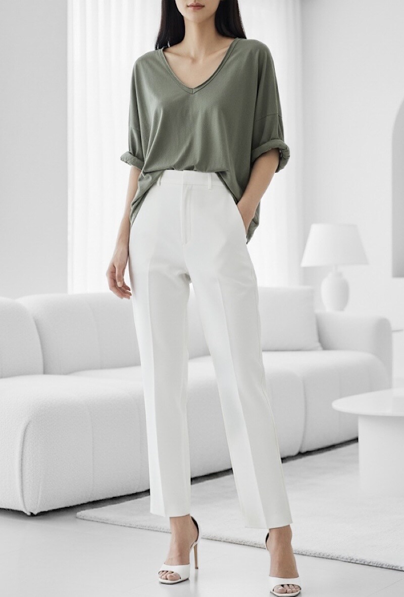 Grossista Elle Style - T-shirt ANITA a maniche lunghe in cotone con scollo a V. Un capo molto casual e alla moda. BASIC