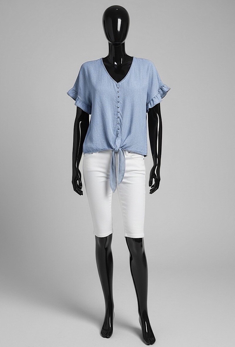 Mayorista Elle Style - Blusa LOULA con tachuelas, muy fluida en denim con lazo de tejido LYOCELL